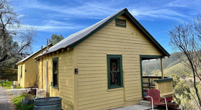 Priest Station Cafe &amp; Cabins — Hotel in Groveland (CA)