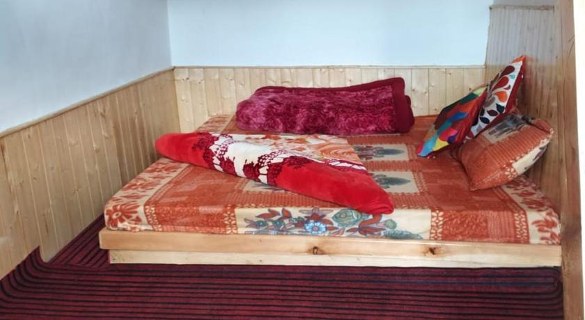 Tosh Cottage & Camps photo