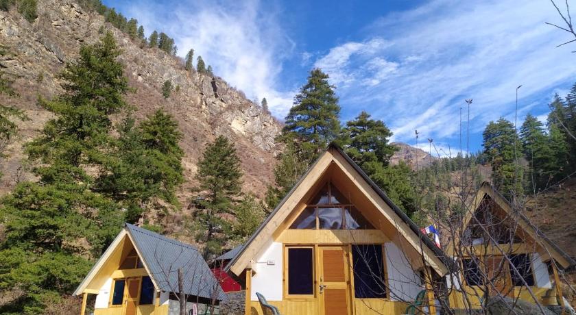 Tosh Cottage & Camps photo