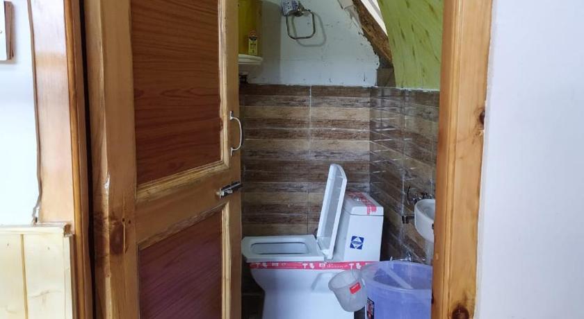 Tosh Cottage & Camps photo