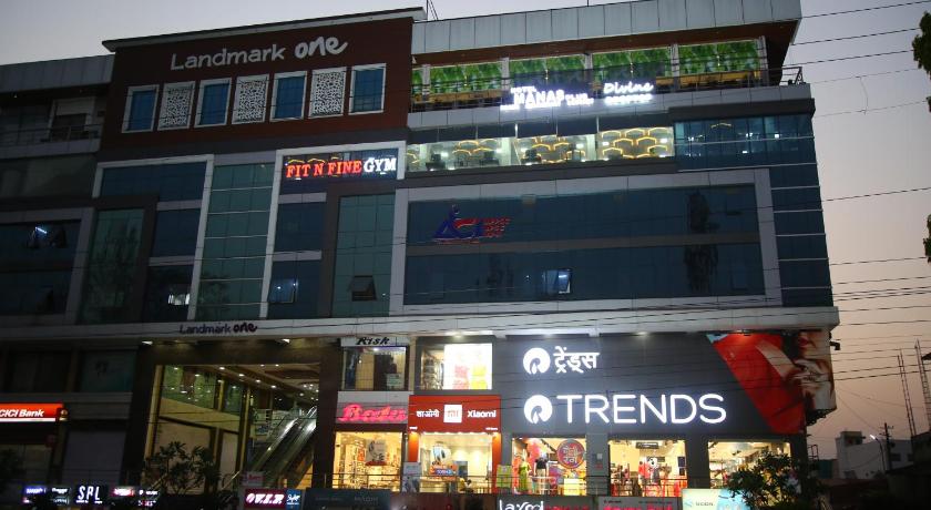 Hotel Manas Plus — Hotel in Khandwa