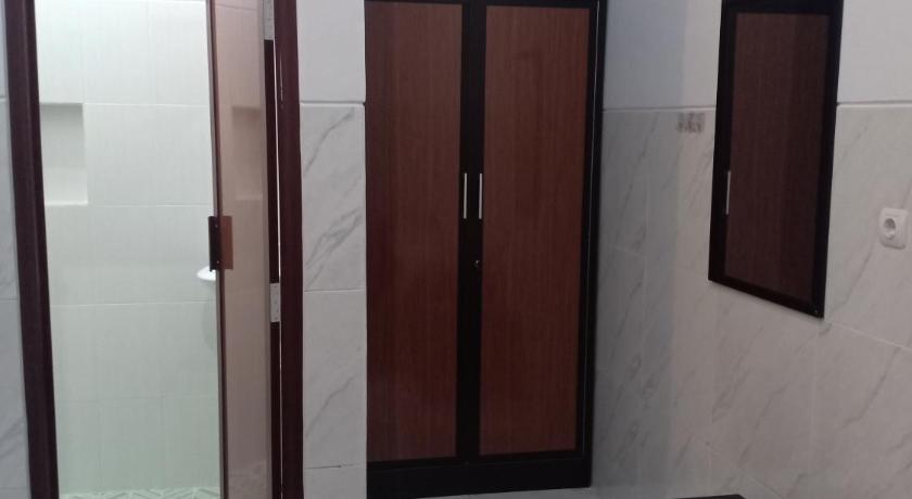 Image of Triple Room with Private Bathroom 0