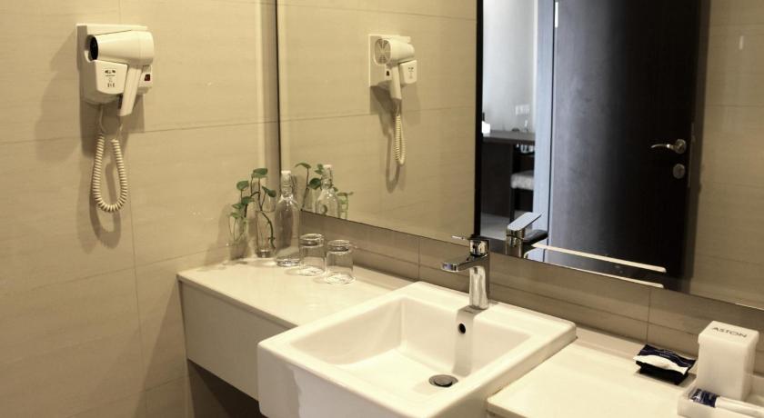 a bathroom with a sink and a mirror, Aston Imperial Bekasi Hotel and Conference Center in Bekasi