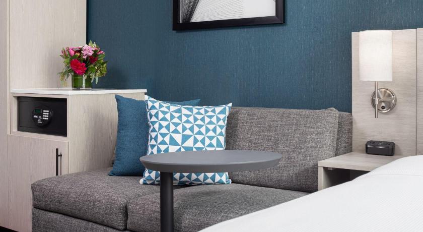 Image of Sky View King Bed Plus Sofa Bed 4