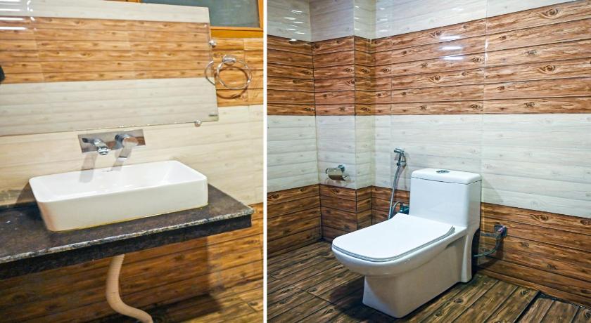 Bathroom, Treebo Trend Hotel Dev With Valley View in Manali