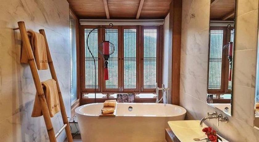 รูปของห้องสวีทสามารถมองเห็นวิวทะเลสาบได้จากภายในห้องพัก (Suite with Lake View) 5