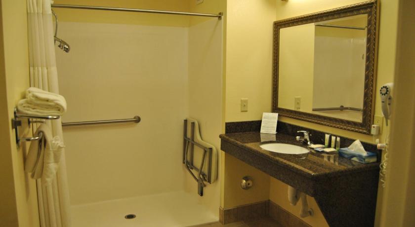 Staybridge Suites Lansing-Okemos photo