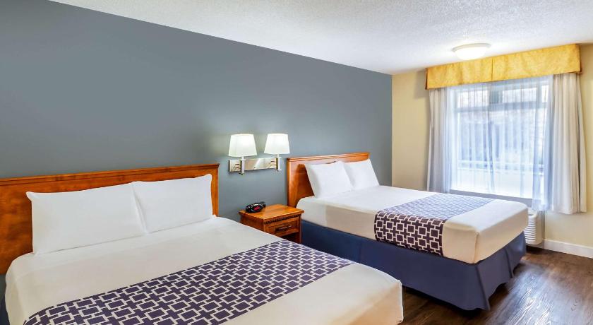 Econo Lodge Inn and Suites University Calgary