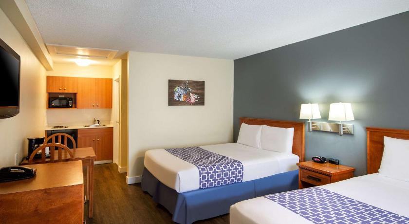 Econo Lodge Inn and Suites University Calgary