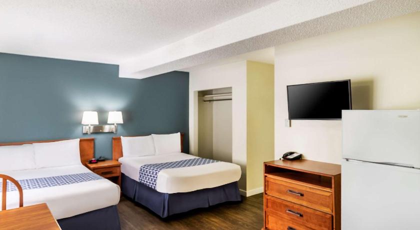 Econo Lodge Inn and Suites University Calgary