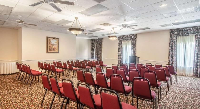 Clarion Inn & Suites Clearwater Central