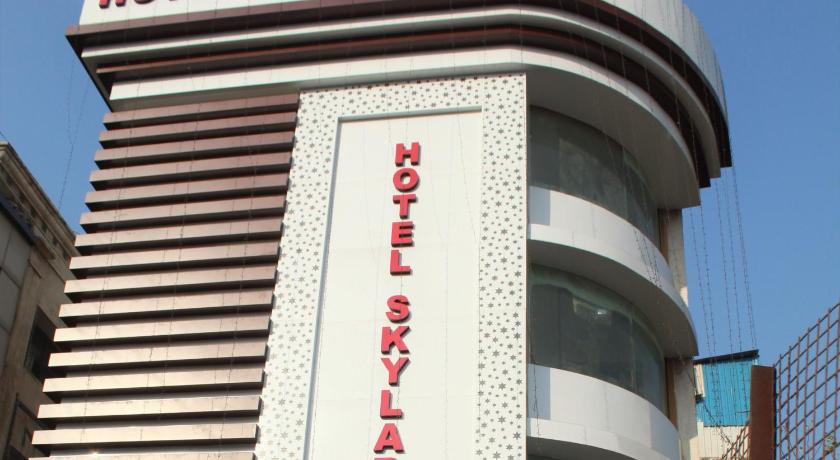 HOTEL SKYLARK photo