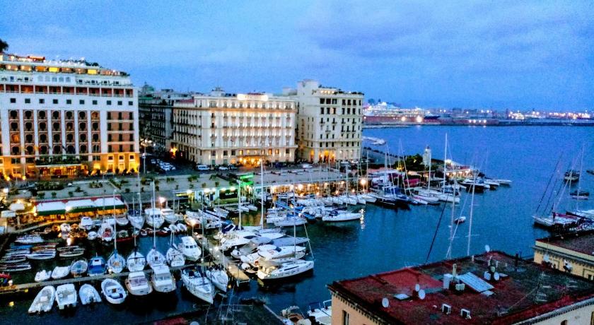 Oasi Santa Lucia — Hotel in Naples