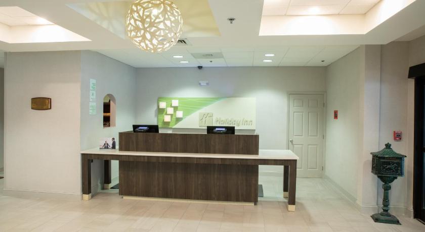 Holiday Inn & Suites Raleigh-Cary (I-40 @Walnut St) photo