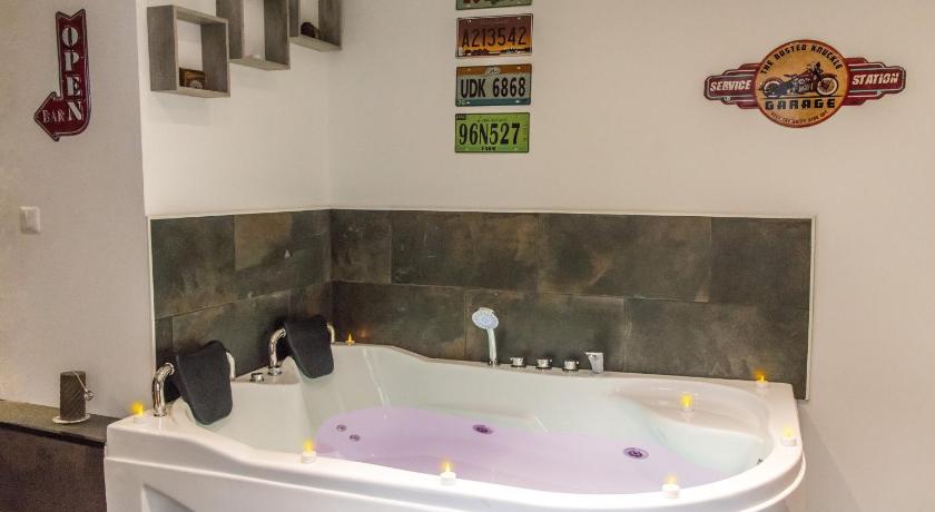 Aux 3 Nuances Suites Privatives & Spa - image 4