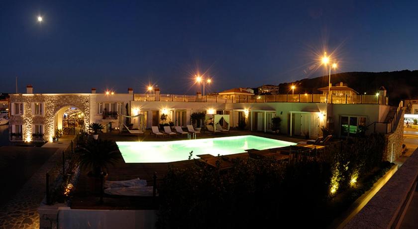 Çeşme Marina Konukevi