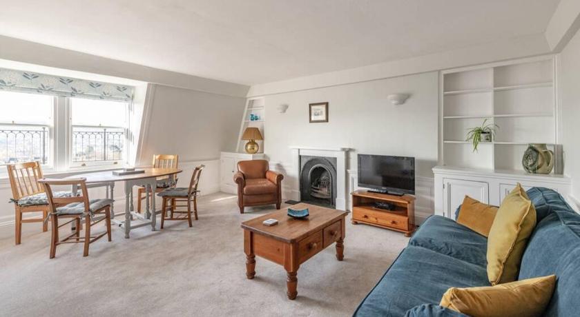Rooftop Retreat - 2 Double Beds w/ Stunning Views — Hotel in Bath