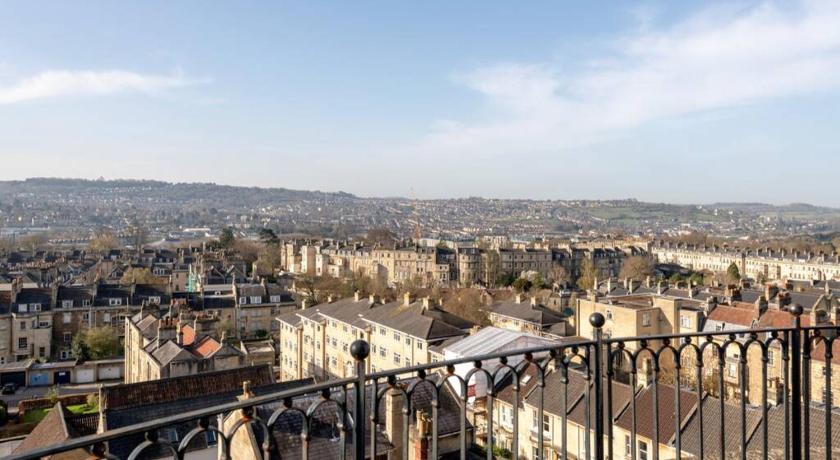 Rooftop Retreat - 2 Double Beds w/ Stunning Views photo