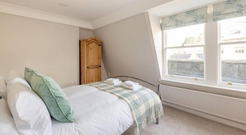 Rooftop Retreat - 2 Double Beds w/ Stunning Views photo