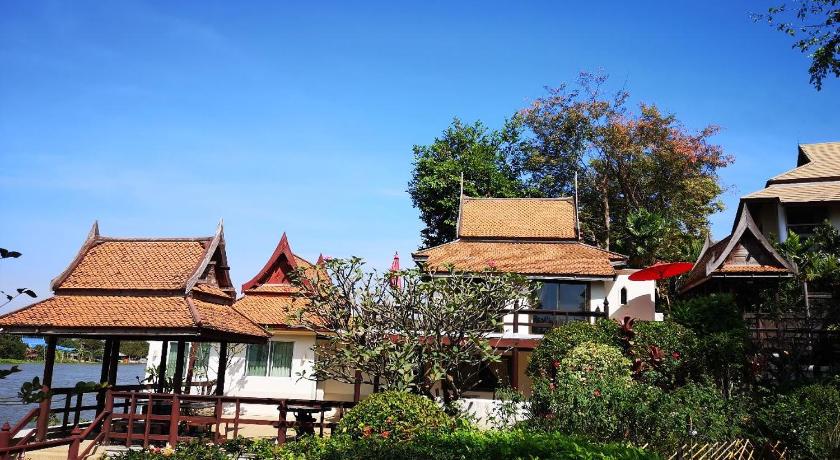 a row of houses in front of a forest, Ayutthaya Garden River Home in Ayutthaya