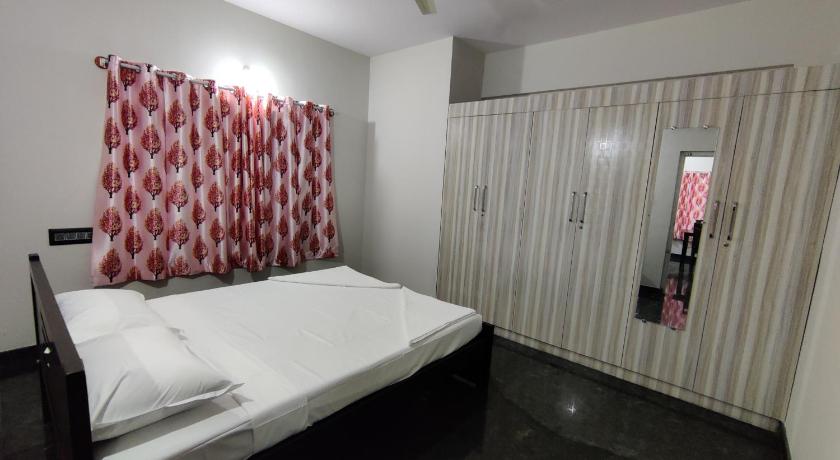 Royal Wings Apartments photo