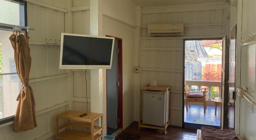 Trat Orchid Guest House 2-Star Hotel suite