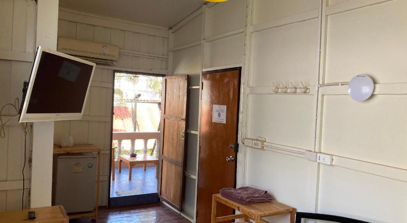 Trat Orchid Guest House 2-Star Hotel suite