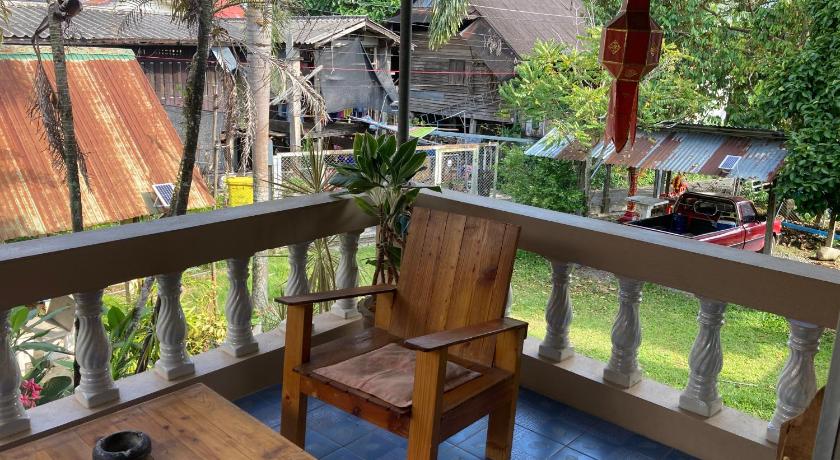 Trat Orchid Guest House 2-Star Hotel pool