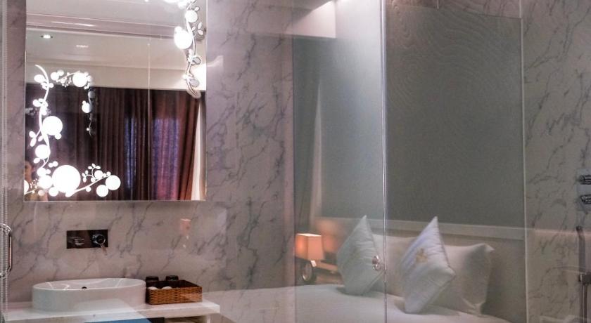 Ho Chi Minh City Signature Boutique Hotel 3-Star Hotel suite
