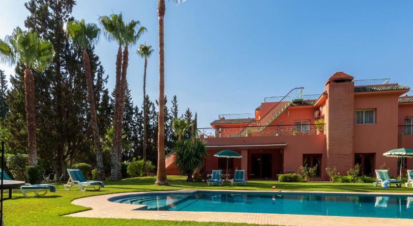 Charming villa in the heart of Marrakech palm grove photo