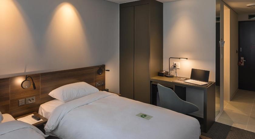 Image of Superior City View Twin Room 1