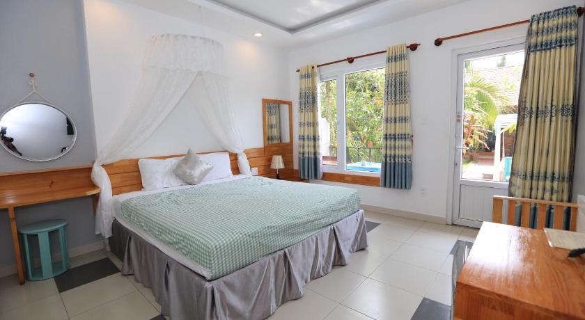 Image of Double room pool view 7