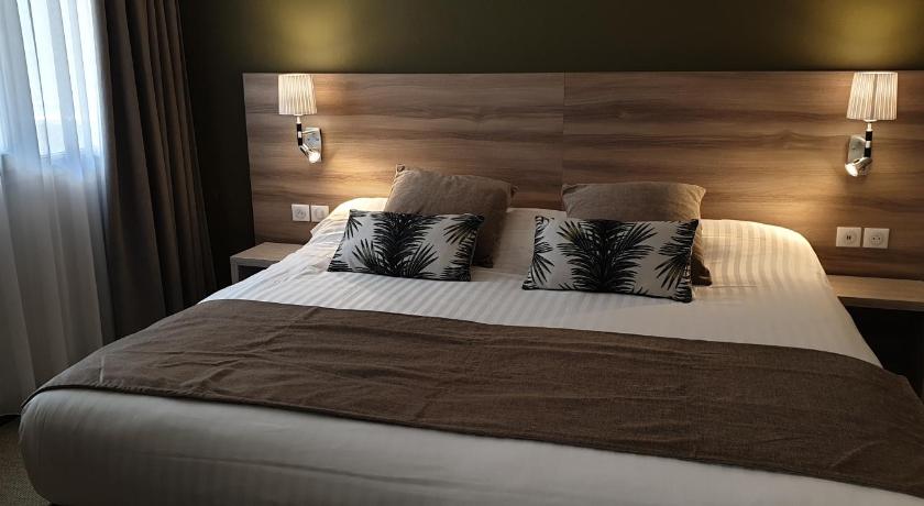 Image of 1 King Bed, Nonsmoking, Junior Suite, Sofabed, Bathtub 0