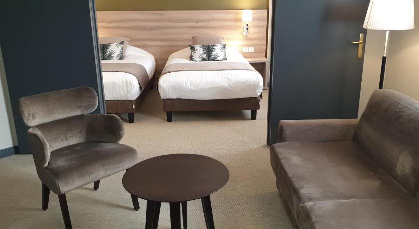 Image of 1 King Bed, Nonsmoking, Junior Suite, Sofabed, Bathtub 1