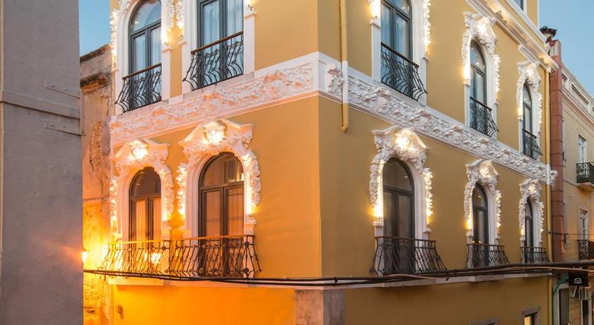 Day Off Suite&amp;Hostel — Hotel in Setubal