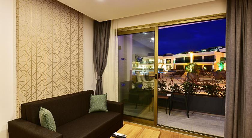 Stüdyo - Havuz veya Bahçe Manzaralı (Studio with Pool or Garden View) Görseli 10