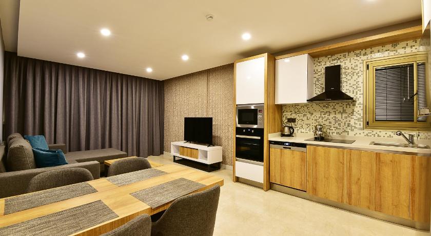 Two-Bedroom Apartment with Garden or Pool View Görseli 0