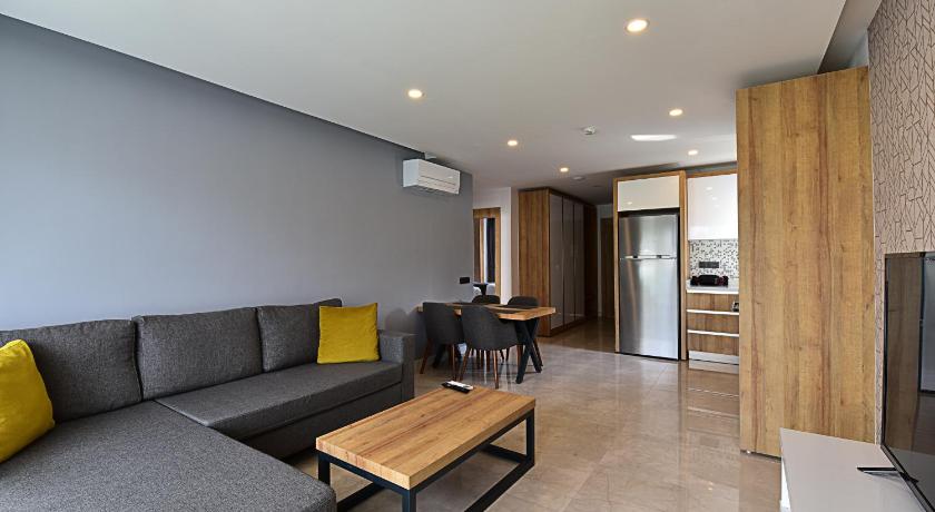 Two-Bedroom Apartment with Garden or Pool View Görseli 4