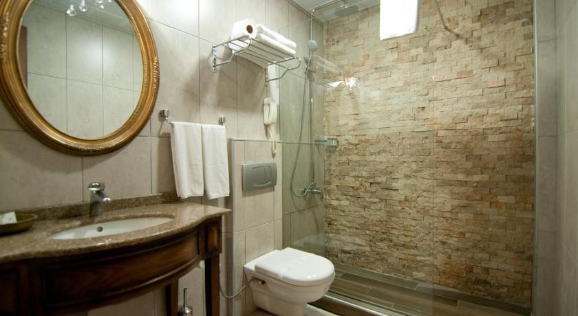 Image of Superior Triple Room 2