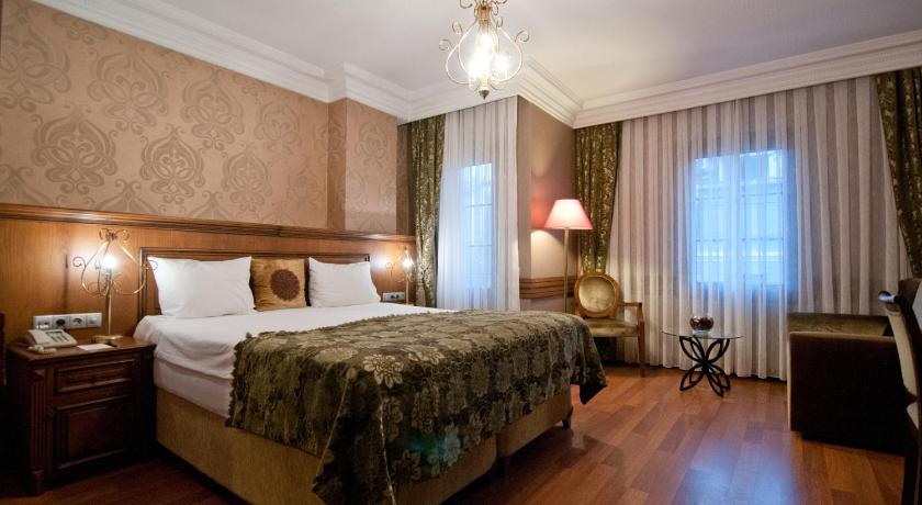 Image of Superior Triple Room 8
