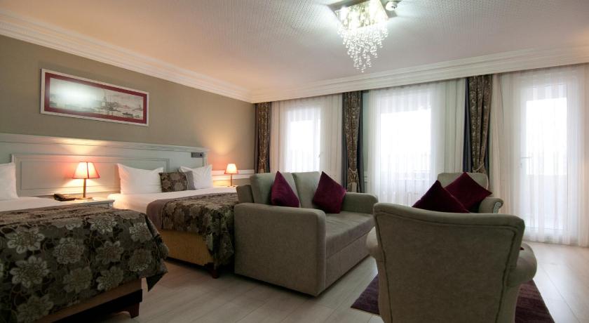 Image of Suite with Balcony 3