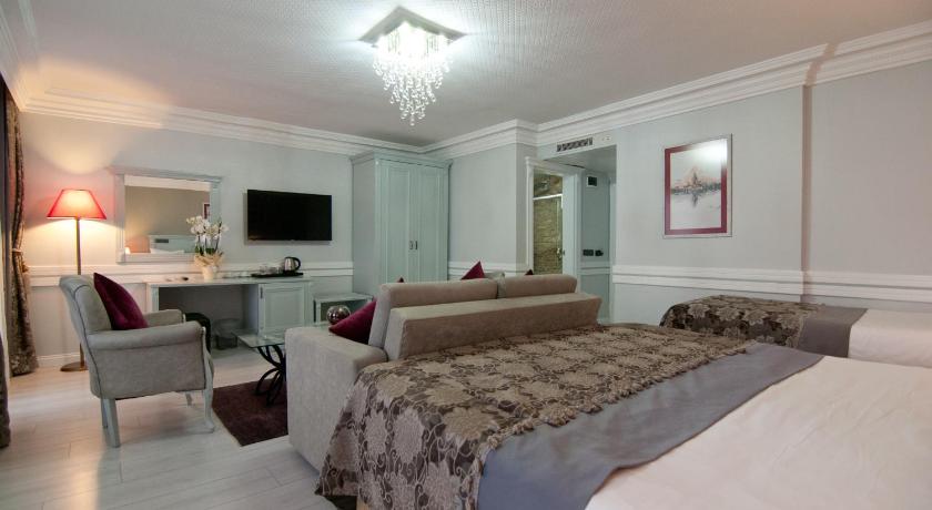Image of Suite with Balcony 9