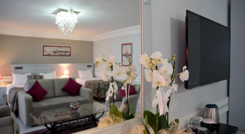 Image of Suite with Balcony 10