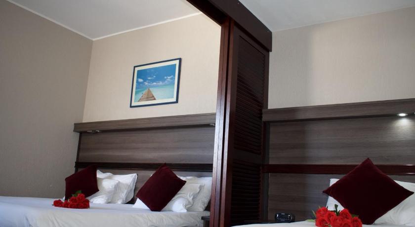 รูปของดีลักซ์ สำหรับ 3 คน (Deluxe Triple Room) 4