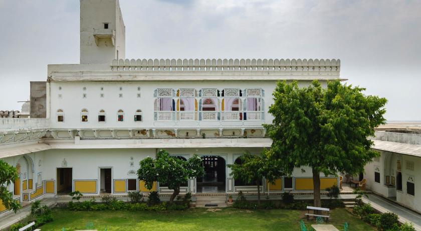 Rajmahal Palace - Kanota Hotels (Near Bisalpur Dam)