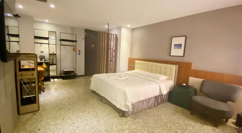 Image of Superior King Room 1
