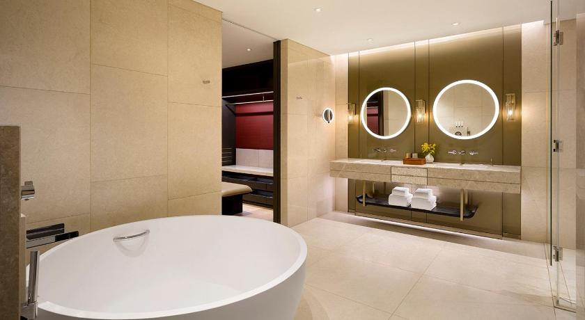 Image of 130-sqm Premier Suite King Sea View 7