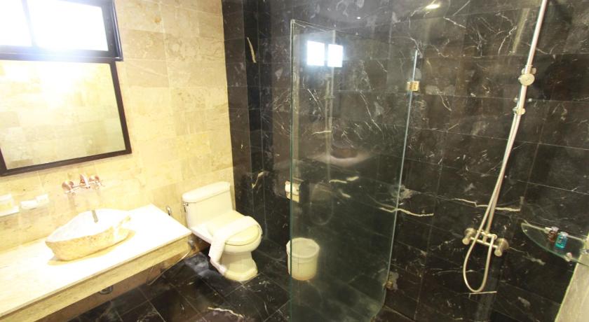 Image of Deluxe Triple 15
