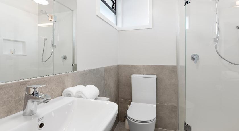 Image of Standard King Room 4