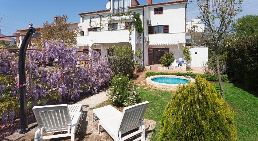 Apartments Villa Elena — Hotel in Porec